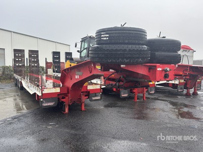 2020 Drake Lowboy Trailer