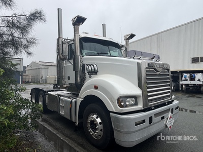 2016 Mack Super-Liner T/A Sleeper Truck Tractor