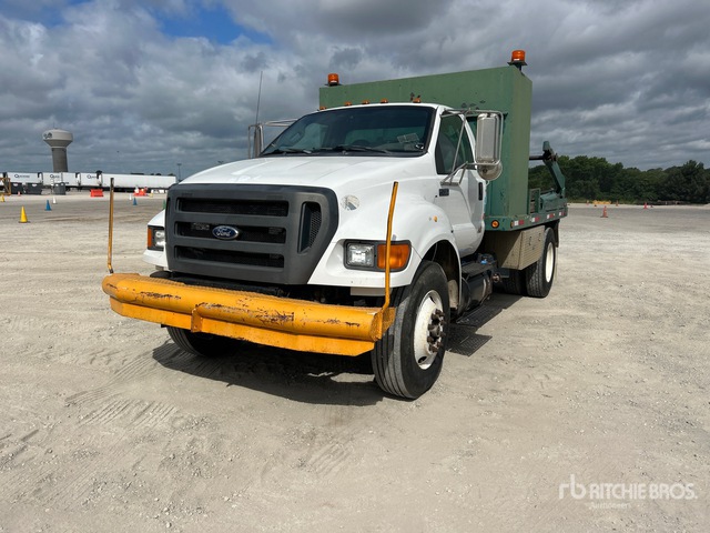 2011 Ford F-750 4x2 Hooklift Truck