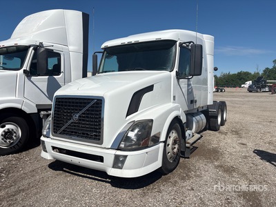 2009 Volvo VNL 6x4 3- Achs Sattelzugmaschine mit Schlafkabine (Inoperable)