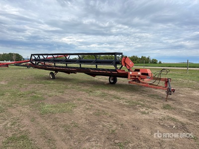 1990 Westward 30 ft Pull Type Swather Andaineuse