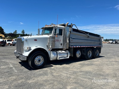 2014 Peterbilt 367 8x4 4-Achs Kipper-Lkw