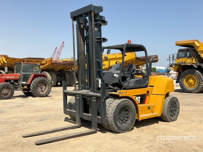 2008 Cat DP100N 10 ton Forklift