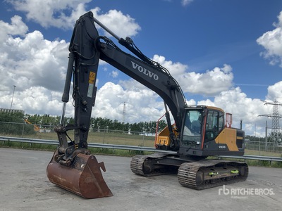 2017 Volvo EC220EL حفارة بجنزير
