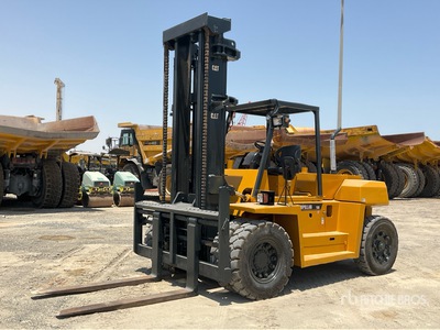2005 Cat DP100 10 ton Forklift