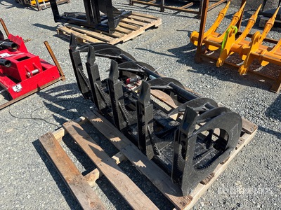 2026 GIYI GY-MCLG60 44 in Log Mini Skid Steer Grapple (Unused)