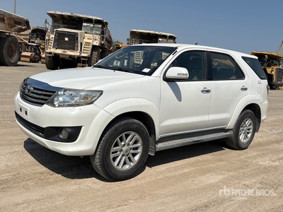 2014 Toyota Fortuner SR5 4x4 SUV