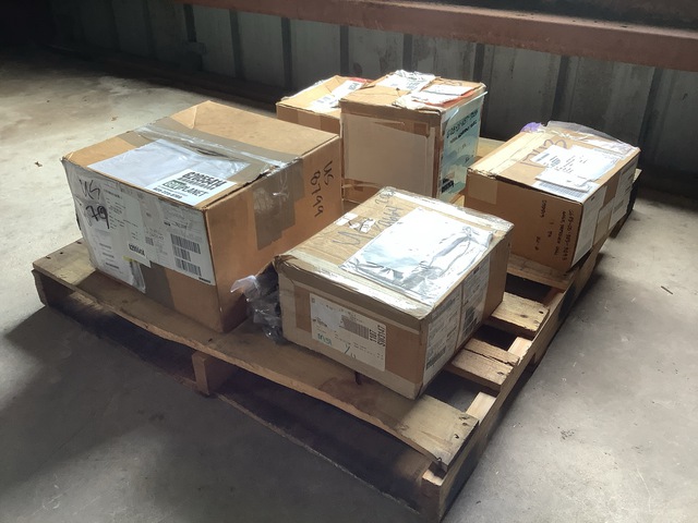 (16) Straight Fittings, (13) Sleeve Bushings, (1) Motor & Assorted Items (16) Straight Fittings, (13) Sleeve Bushings, (1) Motor & Assorted Items