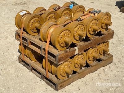 Quantity of (16) Track Rollers その他 - 機械部品