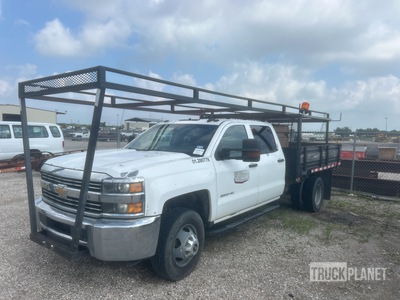 2015 Chevrolet 3500 4x2 Crew Cab Flatbed Truck