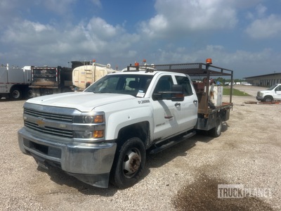 2017 Chevrolet 3500 4x2 Crew Cab Flatbed Truck