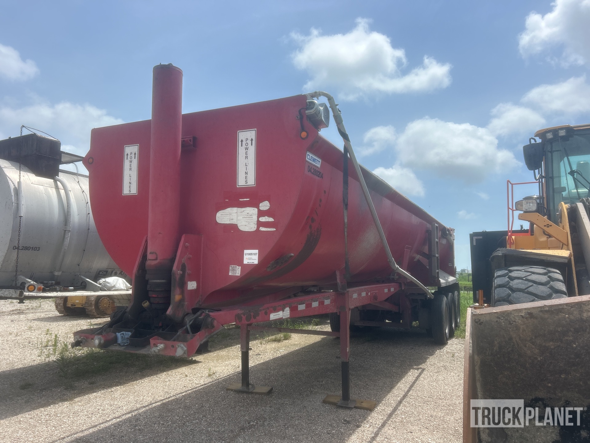 2015 Clement RKHS3432-AIR 34 ft Tri/A End Dump Trailer in Baytown