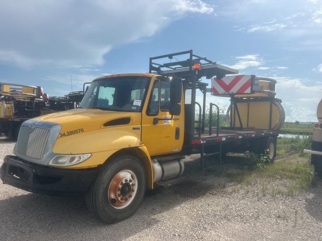 2013 International 4300 4x2 Attenuator Truck 2013 International 4300 4x2 Attenuator Truck