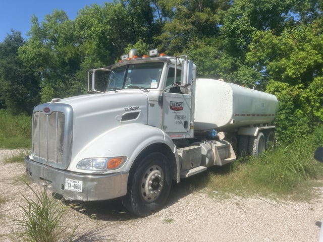 2011 Peterbilt 384 6x4 Water Truck