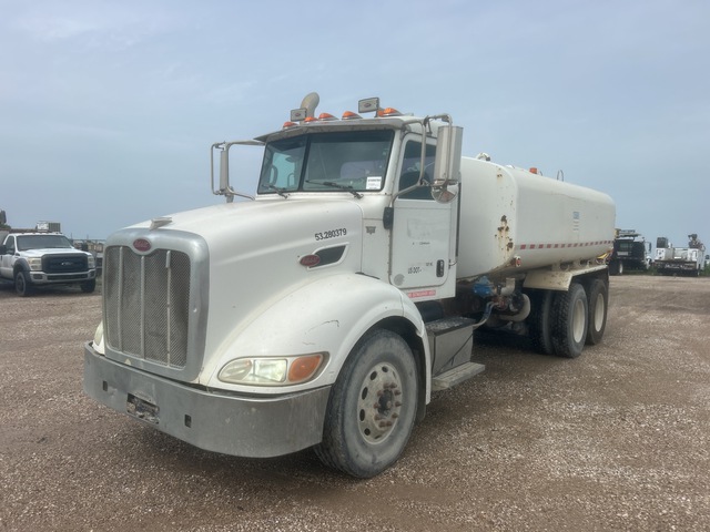 2011 Peterbilt 384 6x4 Water Truck 2011 Peterbilt 384 6x4 Water Truck