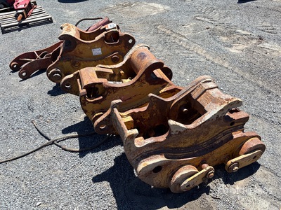 Quantity of (3) Cat 32 in Acoplador de excavadora