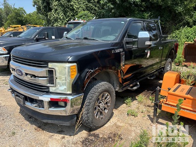 2017 Ford F-250 XLT 4x4 Crew Cab Pickup