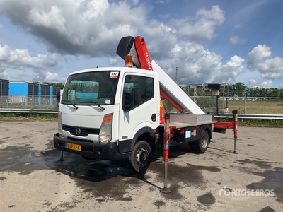 2010 Palfinger P260B Straight Boom on Nissan Cabstar 4x2 Autocarro con braccio sollevamento