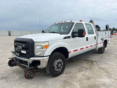 2015 Ford F-350 XL 4x4 Crew Cab Utility Truck