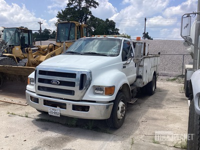 2001 Ford F-650 4x2 Camion de servicios