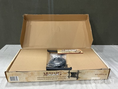 (10) Mustang Articulating Flat Panel Mounts