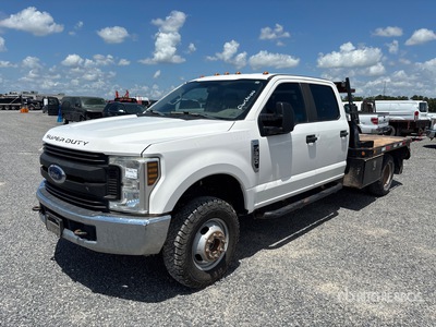 2025 Ford F-350 XL 4x4 Crew Cab Flatbed Truck