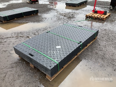 Quantity of (12) Ground Protection Mats 地上サポート機器 - その他 (Unused)