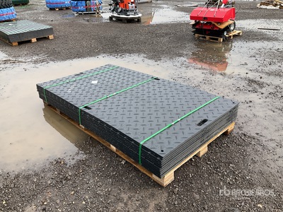 Quantity of (12) Ground Protection Mats 地上サポート機器 - その他 (Unused)