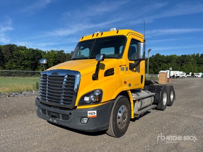 2019 Freightliner Cascadia 113 6x4 T/A Day Cab Truck Tractor