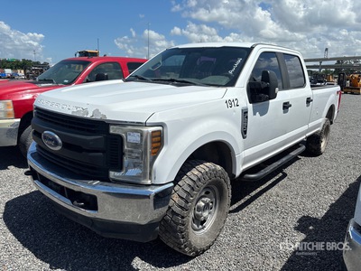 2018 Ford F-250 XL 4x4 Crew Cab ピックアップ