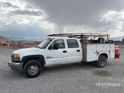 2007 GMC Sierra 3500 4x4 Crew Cab Utility Truck