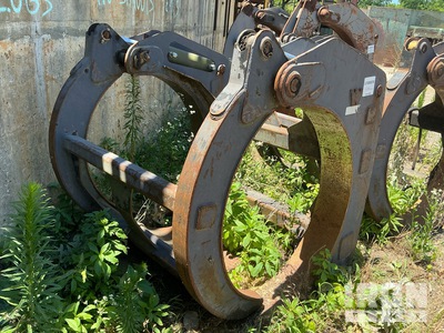 Wicker Machine WVSQ L60 60 in Wheel Loader Grapple - Fits Volvo L60H