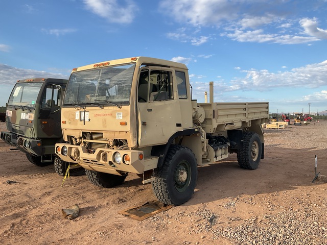 2002 Stewart & Stevenson M1078A1 LMTV 4x4 Cargo Truck 2002 Stewart & Stevenson M1078A1 LMTV 4x4 Cargo Truck