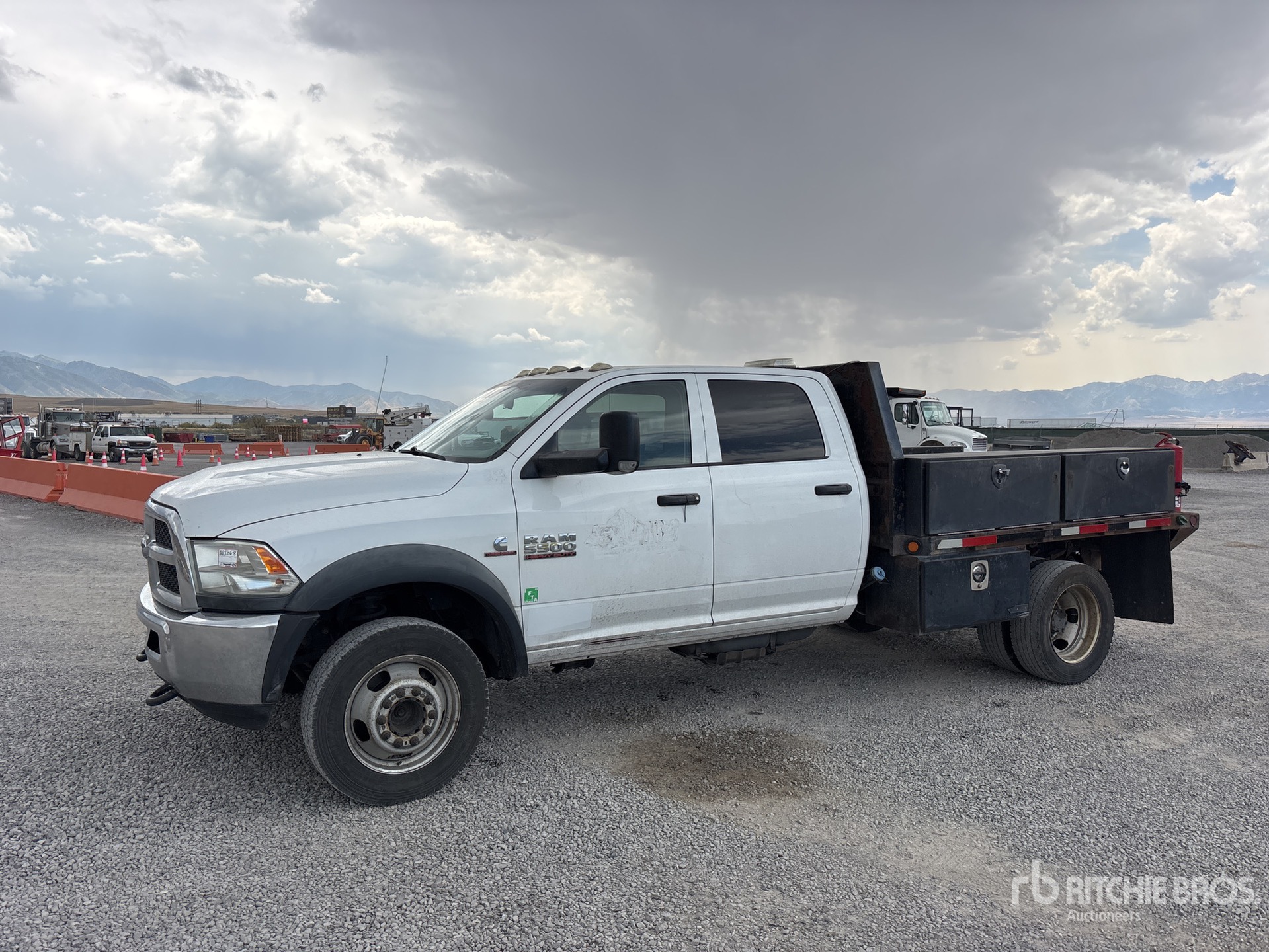 2016 Ram 5500 4x4 Crew Cab Flatbed Truck