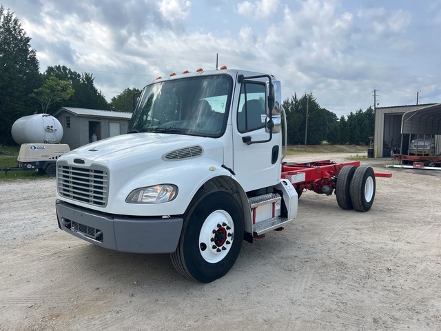 2016 Freightliner M2 106 4x2 Cab and Chassis