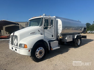 2004 Kenworth T300 2800 gal 4x2 Fuel and Lube Truck