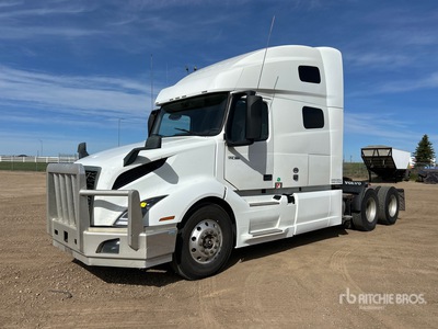 2020 Volvo VNL64T-300 6x4 T/A Sleeper Truck Tractor