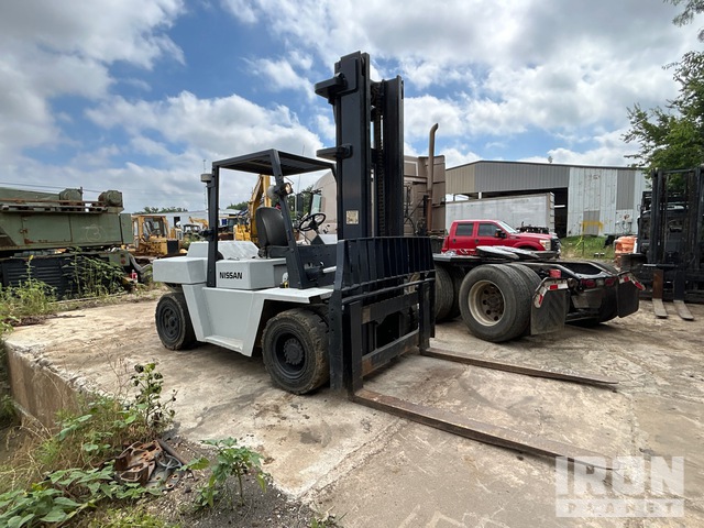 2006 Nissan VF05H70V 12400 lb Pneumatic Tire Forklift