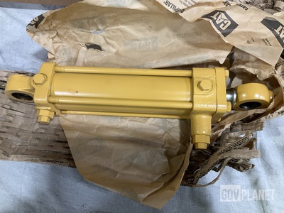 (2) Cat 4T-7819 Actuating Cylinder Assemblies