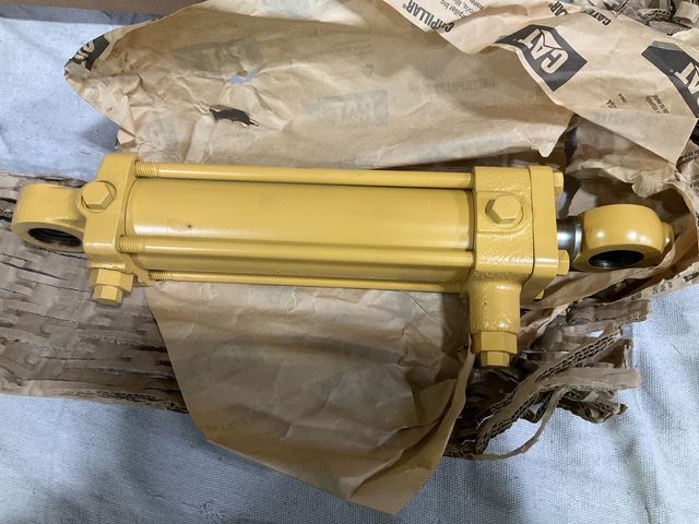 (2) Cat 4T-7819 Actuating Cylinder Assemblies