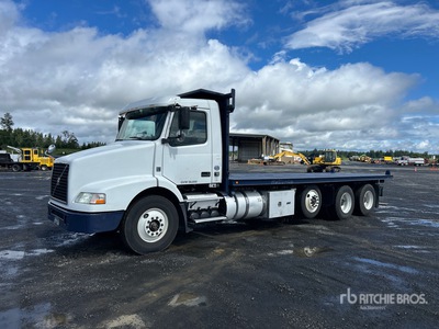 2015 Volvo VNM 8x4 Platte vrachtwagen