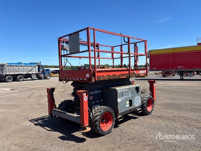 2018 Skyjack SJ6832 RT 4x4 Dual Fuel Elevador de tijera