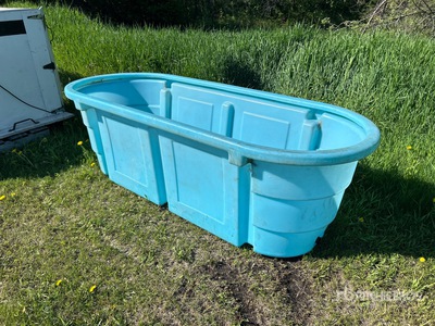 300 gal 6 ft 6 in x 2 ft 6 in Poly Stock Tank