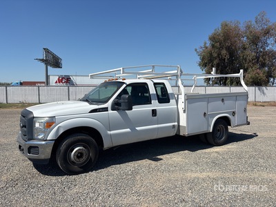 2013 Ford F-350 4x2 Extended Cab Utility Truck