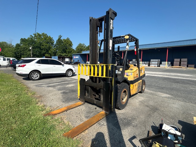 2006 Yale GDP100MJNPBV110 9500 lb Pneumatic Tire Forklift (Inoperable)