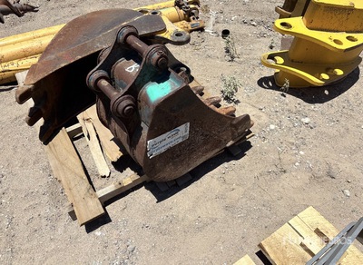 18 in Backhoe Loader Bucket