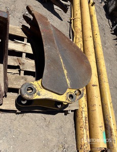 12 in Backhoe Loader Bucket