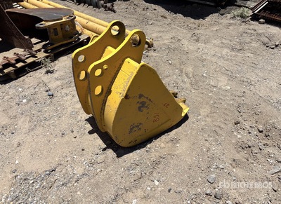 24 in Backhoe Loader Bucket