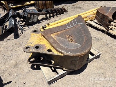 18 in Backhoe Loader Bucket