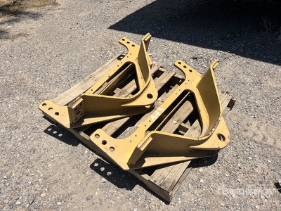 Quantity of (2) Bracket f/CAT 140 Motor Grader